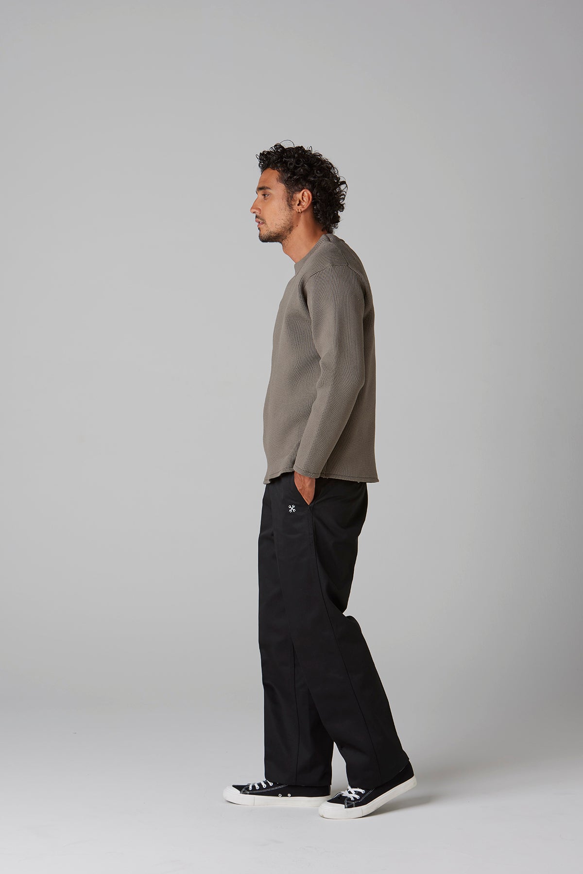 CREW NECK RIB KNIT SWEATER