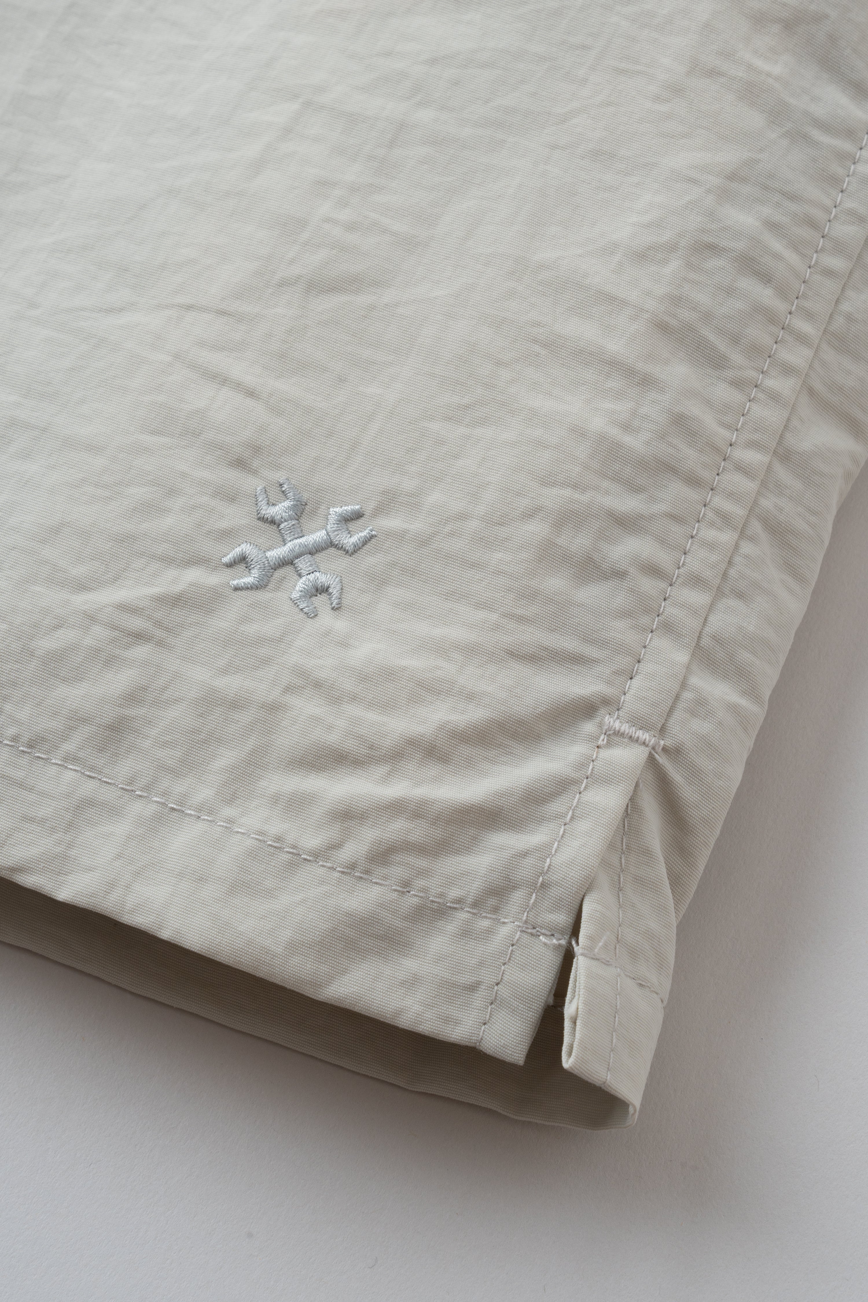 ナイロンフルジップシャツ