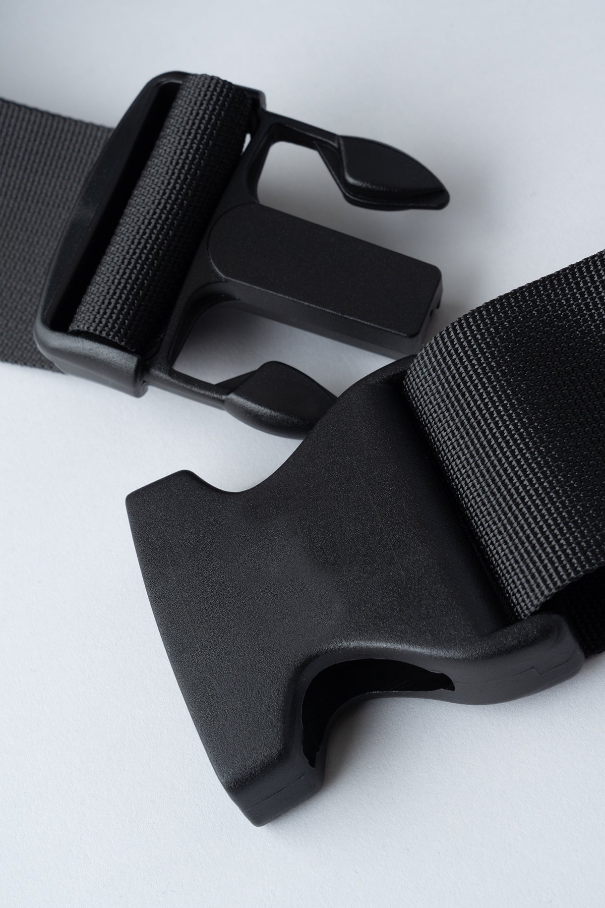 BURIC NYLON BODY BAG