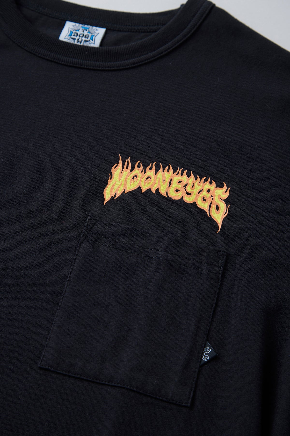 (MOONEYES x DOGTOWN x BLUCO) ポケットTシャツ -Fire-