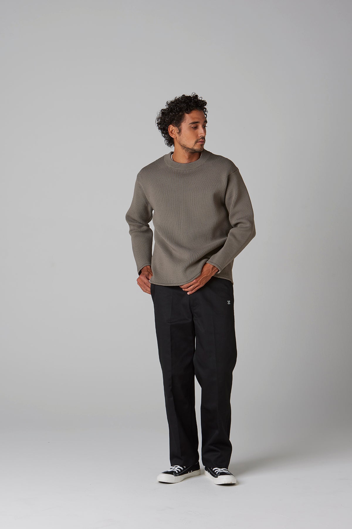 CREW NECK RIB KNIT SWEATER