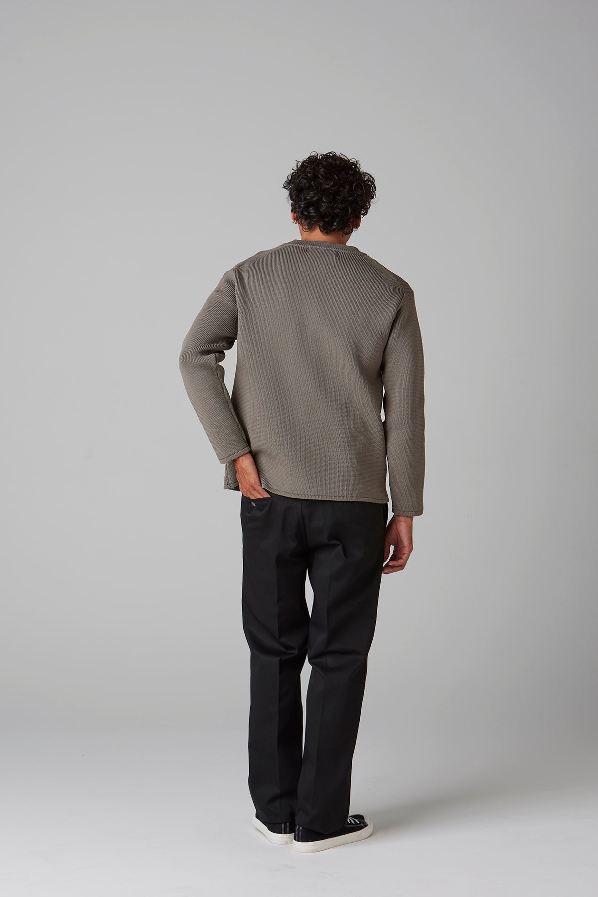 CREW NECK RIB KNIT SWEATER
