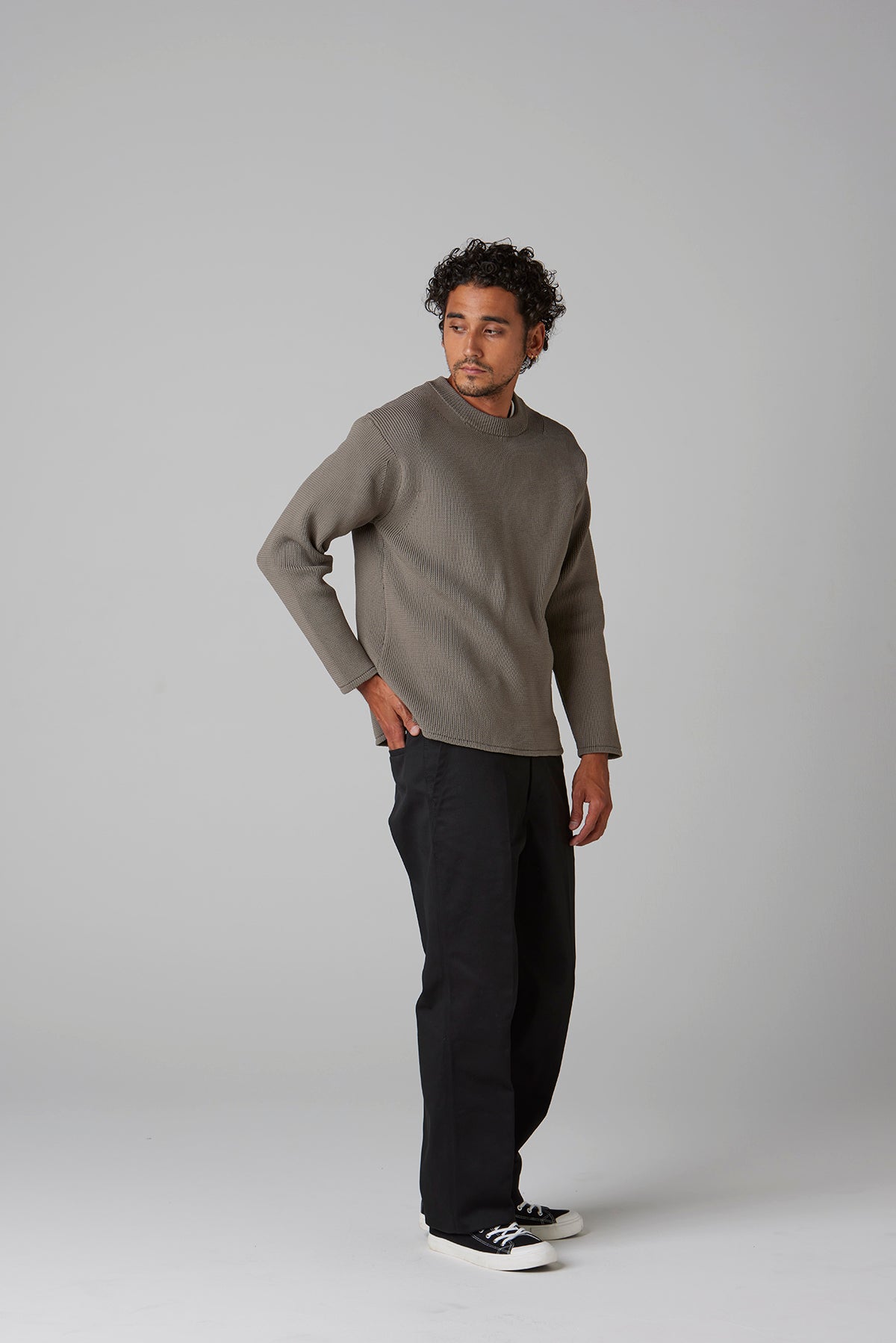 CREW NECK RIB KNIT SWEATER