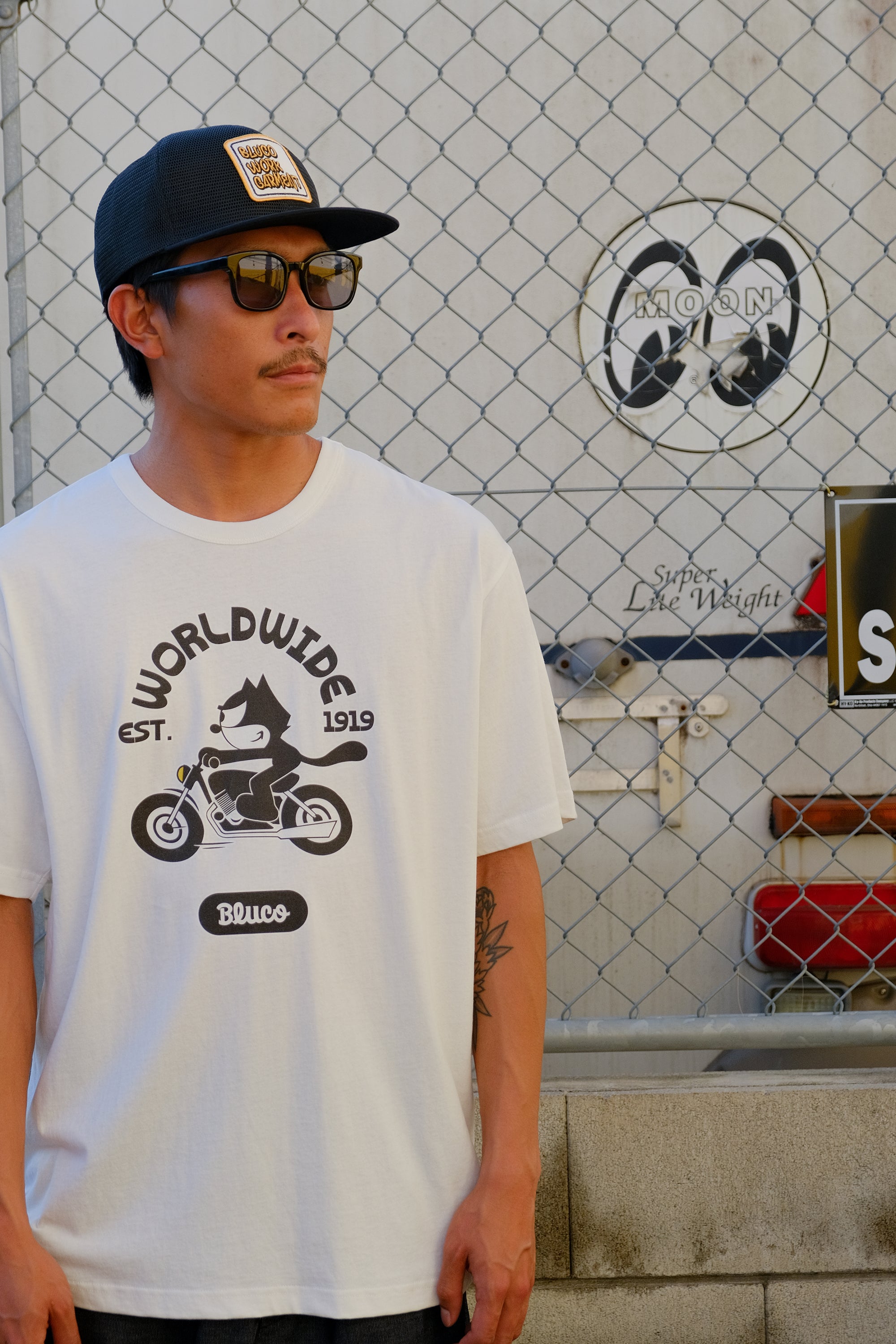 (FELIX×BLUCO) プリントTシャツ "World Wide"